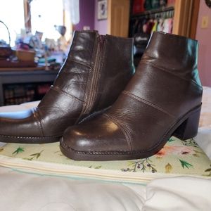 Size 7.5 Bakers Brand Leather Boots